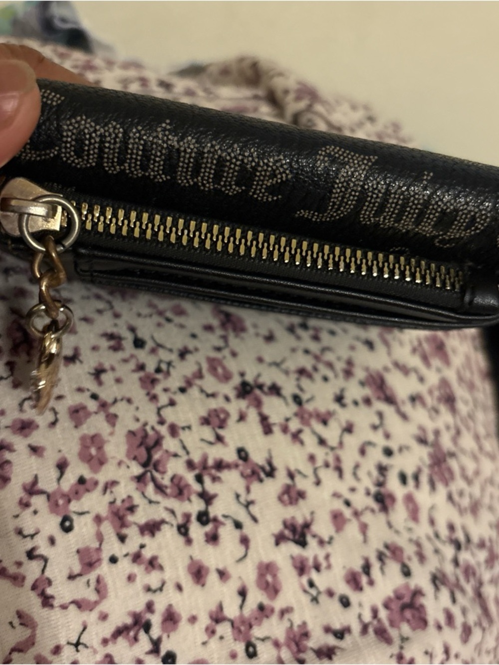Juicy Couture Black Logo Heart-Emblem Wallet - Picture 3 of 15